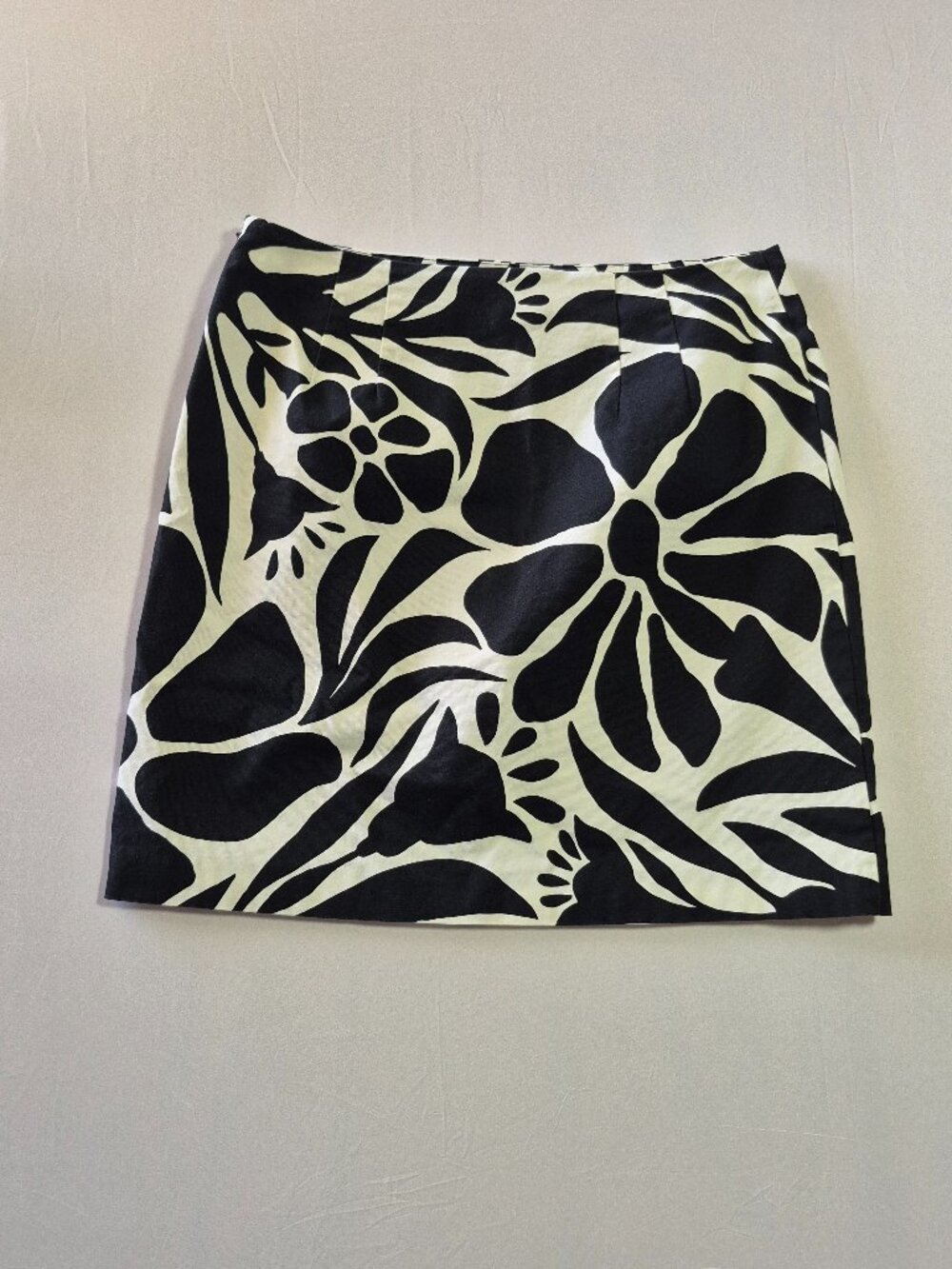 Talbots Petite A Line Mini Skirt Size 10P Stretch Black White Abstract Floral